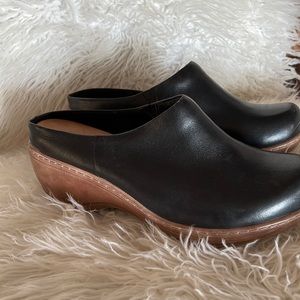 Black Never Been Worn Softwalk comfort clogs...size 9W.